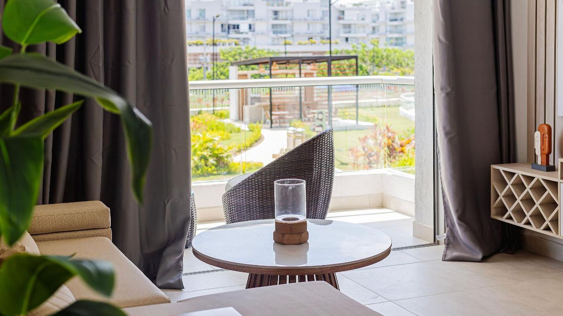 Apartamento Moderno En Serena Del Mar Con Balcón. Ideal Familias Y Grupos *