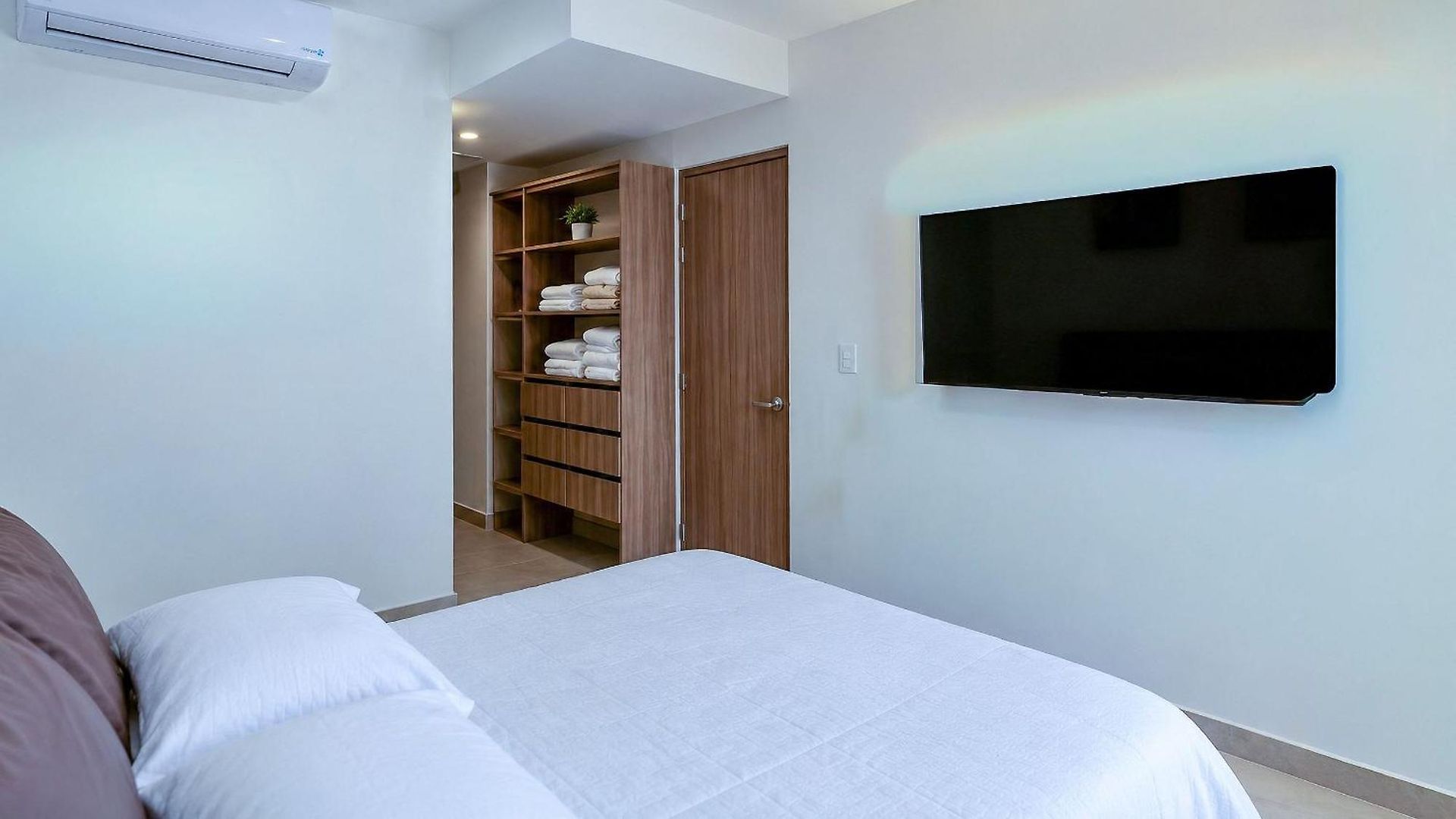 Moderno En Serena Del Mar Con Balcón. Ideal Familias Y Grupos Apartamento *