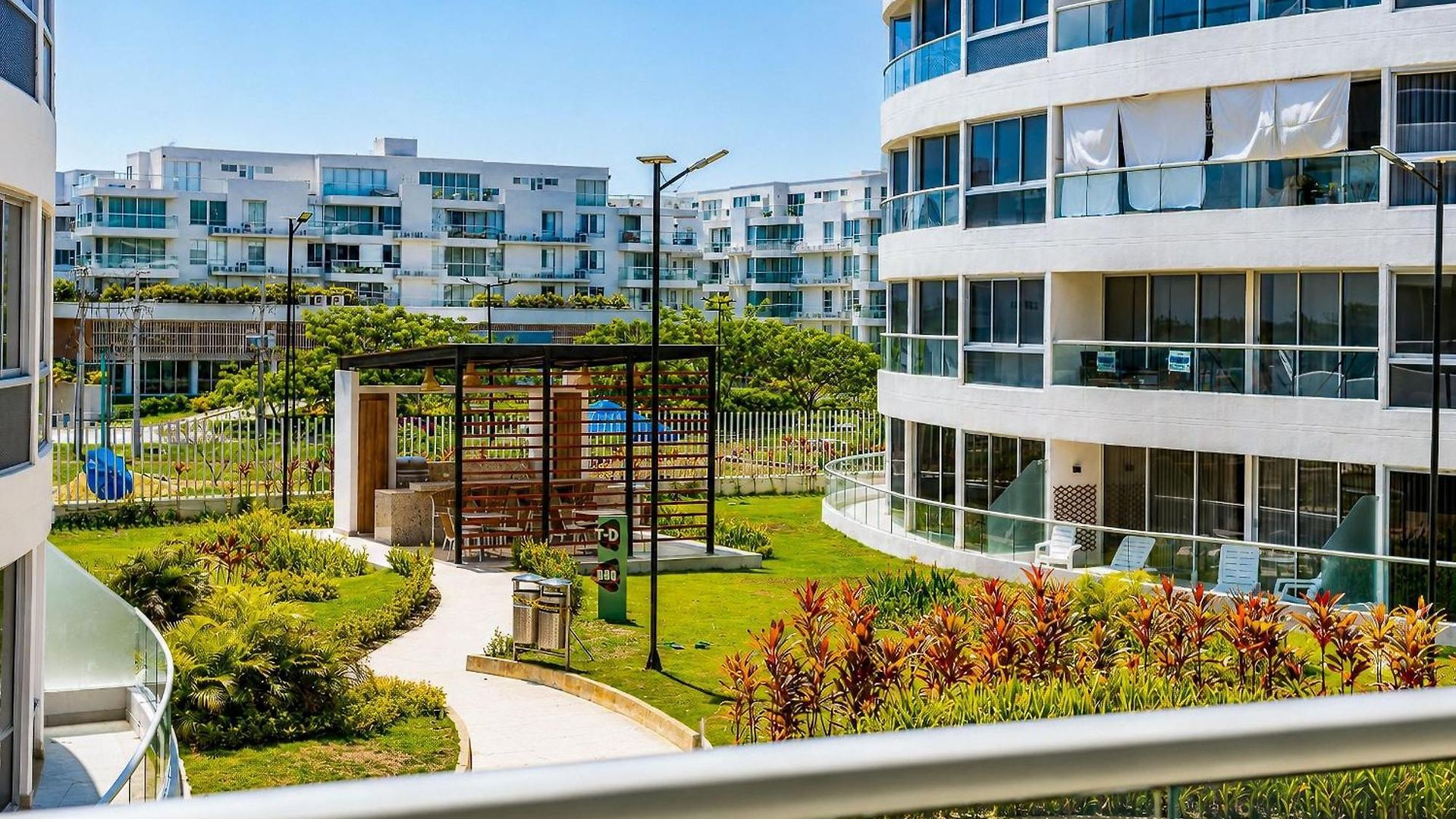 Moderno En Serena Del Mar Con Balcón. Ideal Familias Y Grupos *