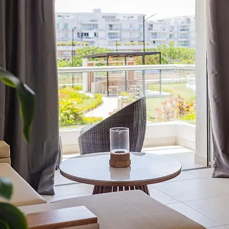 Apartamento Moderno En Serena Del Mar Con Balcón. Ideal Familias Y Grupos *